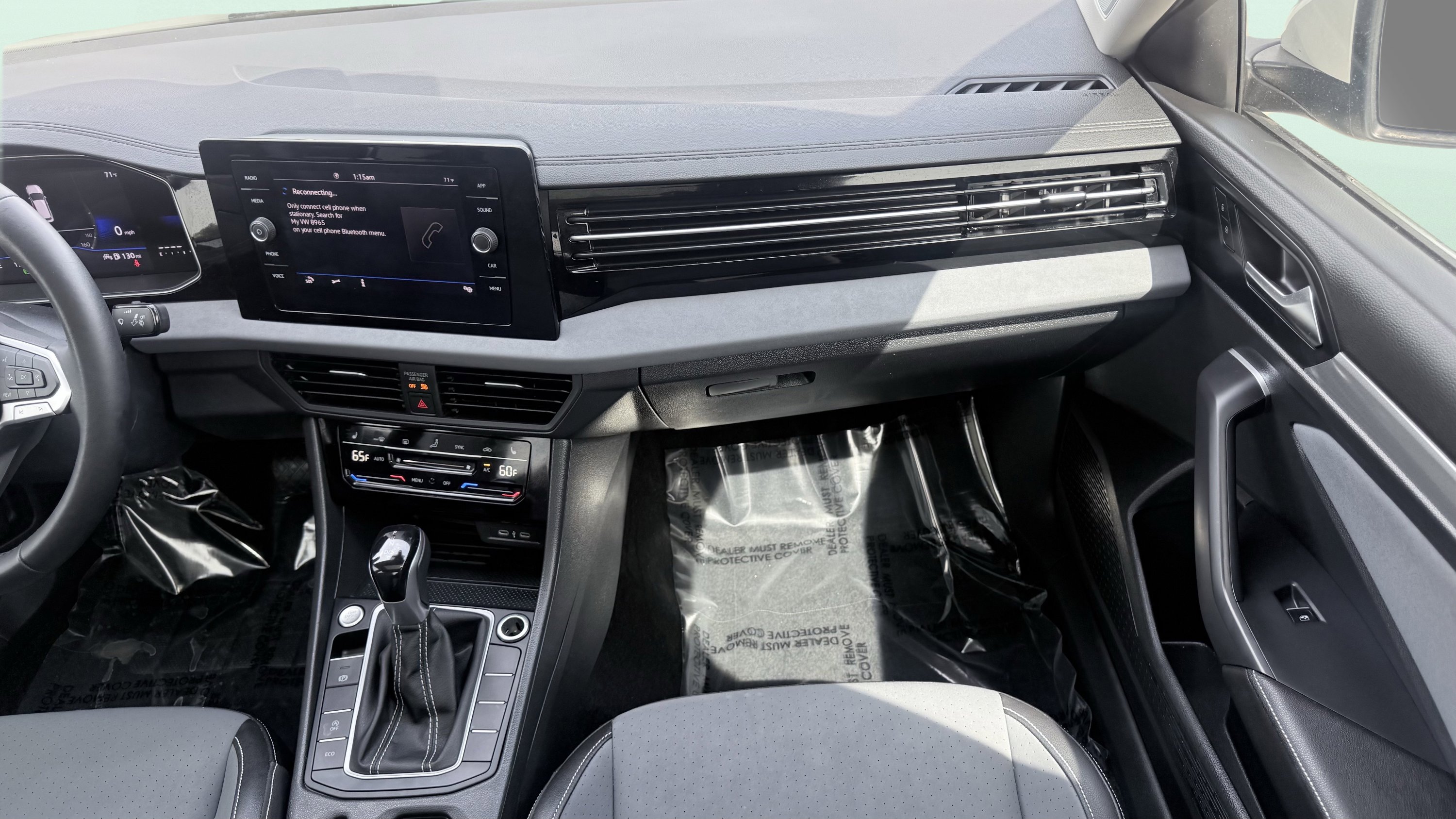 Used 2025 Volkswagen Jetta SE FWD image 46