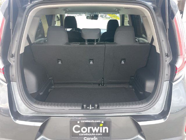 Used 2025 Kia Soul LX w/ LX Technology Package FWD image 32