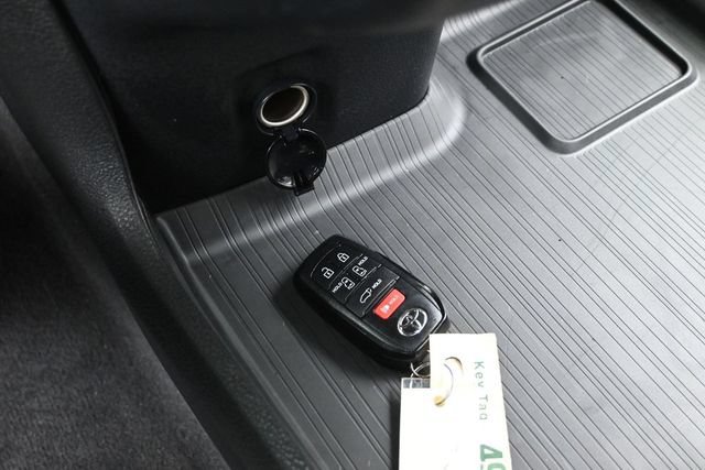 Used 2026 Toyota Sienna XLE AWD/4WD image 29