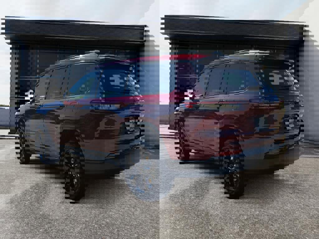 New 2025 Jeep Grand Cherokee L Altitude image 5