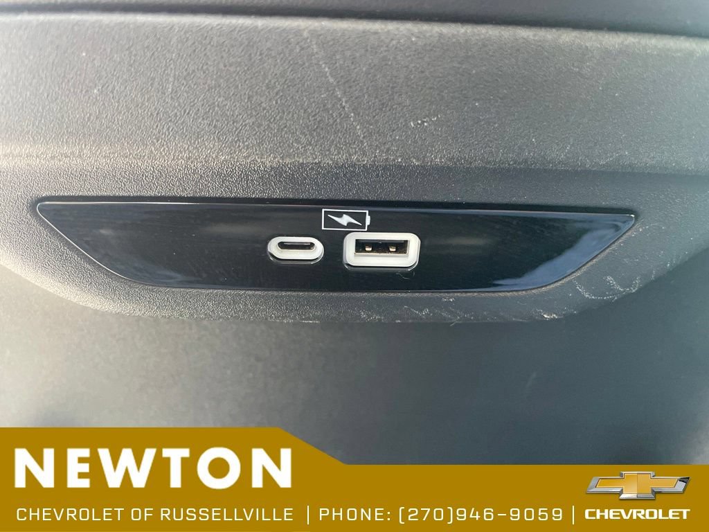 Used 2023 Chrysler Pacifica Touring-L FWD image 37