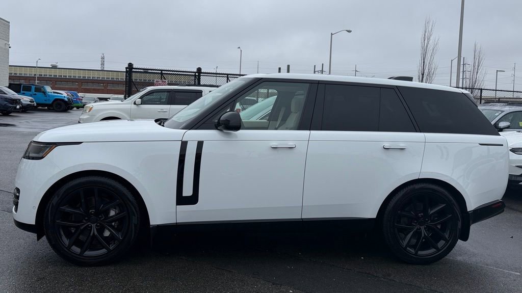 Used 2024 Land Rover Range Rover SE image 2