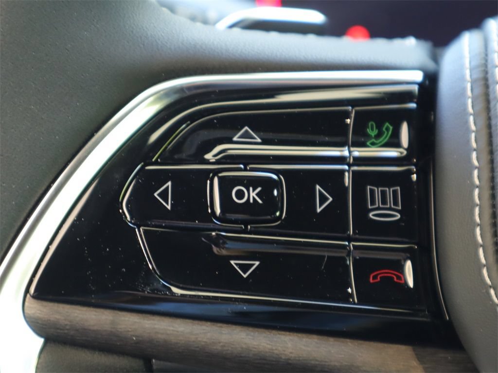 Used 2023 Jeep Grand Cherokee Overland w/ Luxury Tech Group IV RWD image 11