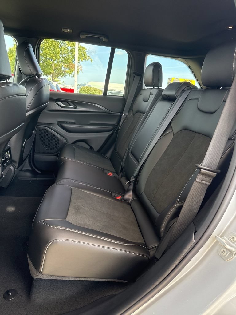 New 2025 Jeep Grand Cherokee Altitude AWD/4WD image 22