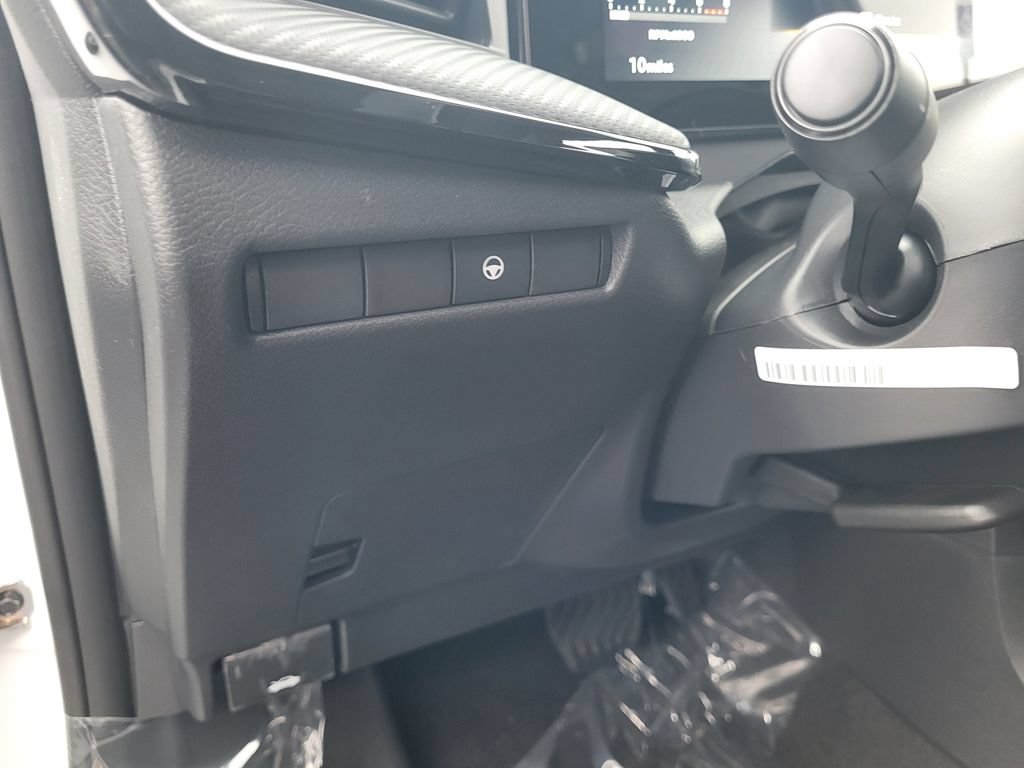 New 2026 Nissan Kicks SR w/ Cold Weather Package AWD/4WD image 17