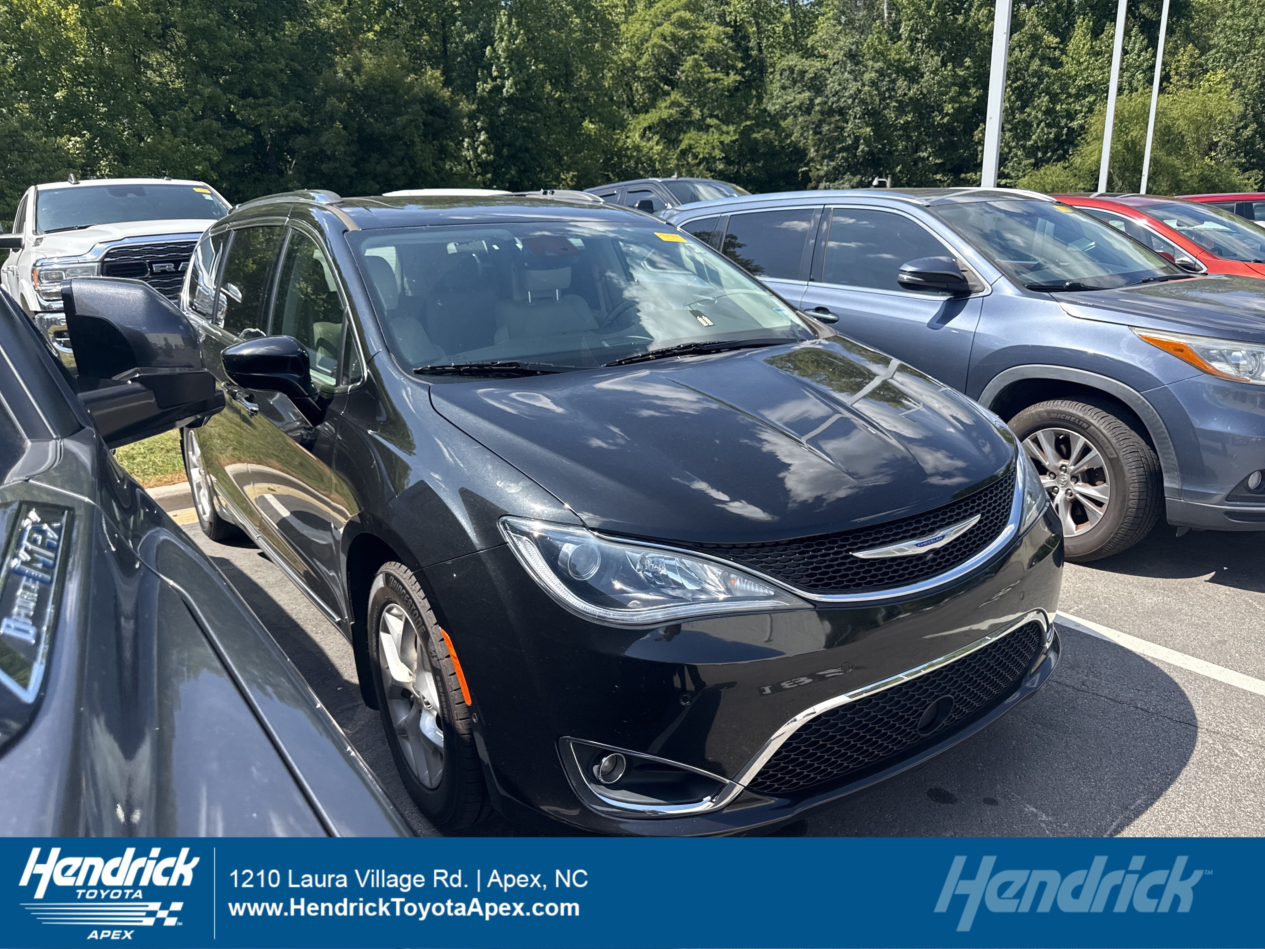Used 2019 Chrysler Pacifica Touring-L Plus w/ Advanced Safetytec Group FWD image 1