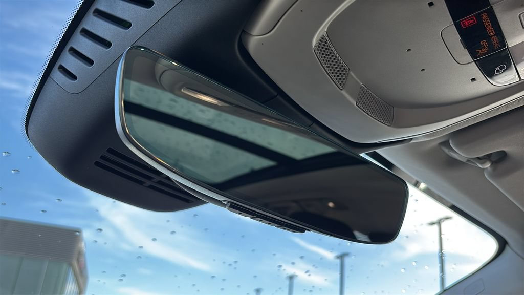 Certified 2025 Volvo XC60 B5 Plus AWD/4WD image 23