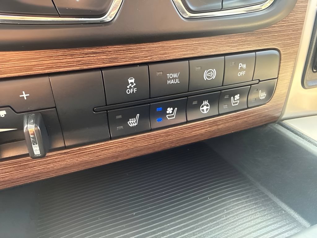Used 2014 RAM 2500 Laramie w/ Convenience Group AWD/4WD image 13