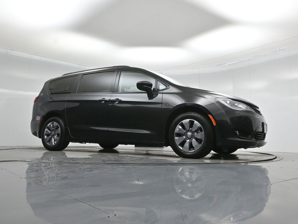 Used 2018 Chrysler Pacifica Limited w/ Advanced Safetytec Group image 4