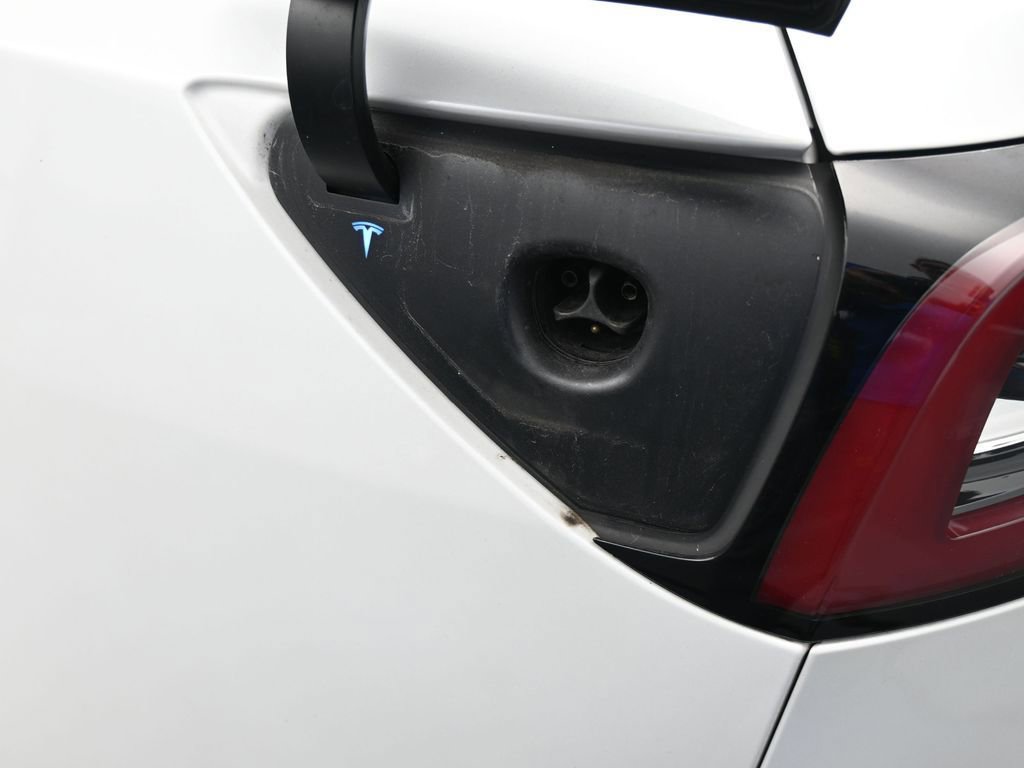 Used 2023 Tesla Model 3 Standard Range image 38