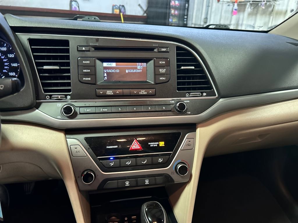 Used 2017 Hyundai Elantra SE image 29