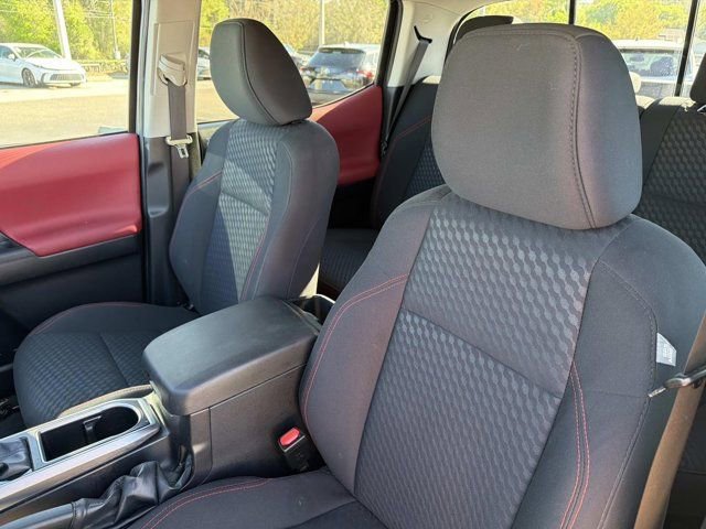 Used 2022 Toyota Tacoma SR5 w/ Technology Package image 11