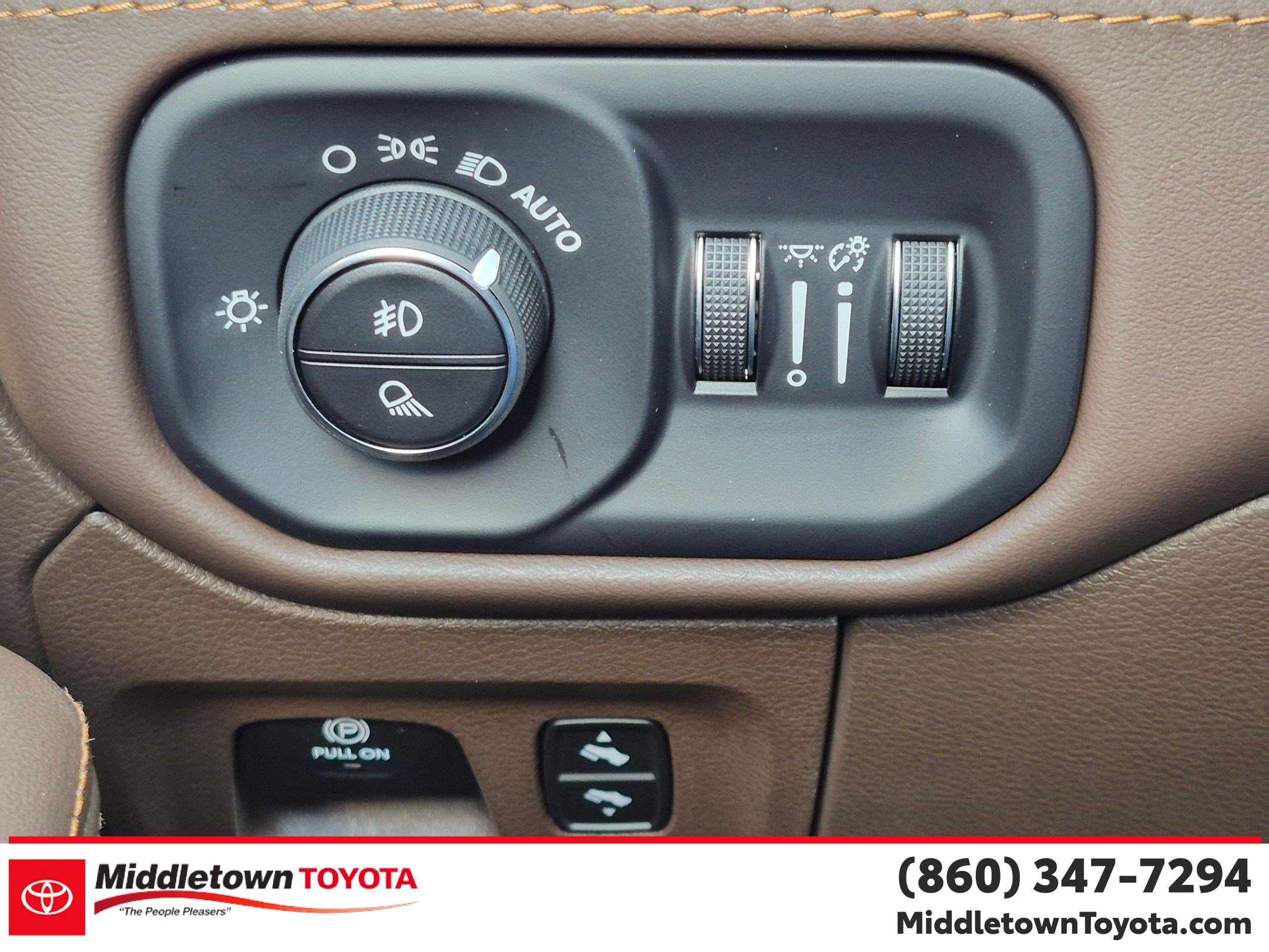 Used 2025 RAM 1500 Limited w/ Off Road Group AWD/4WD image 18
