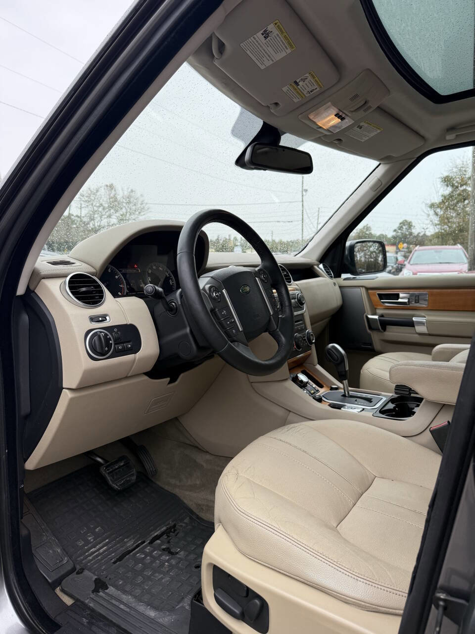 Used 2010 Land Rover LR4 HSE image 9