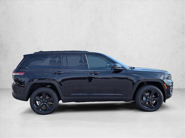 New 2025 Jeep Grand Cherokee Altitude image 4