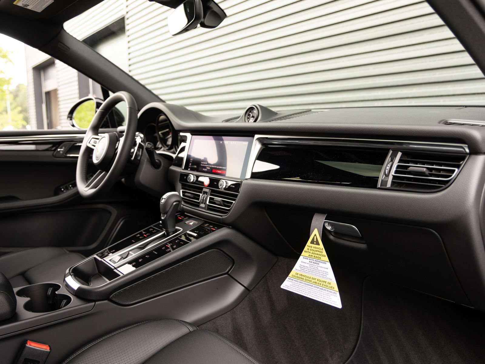 Certified 2026 Porsche Macan AWD/4WD image 35