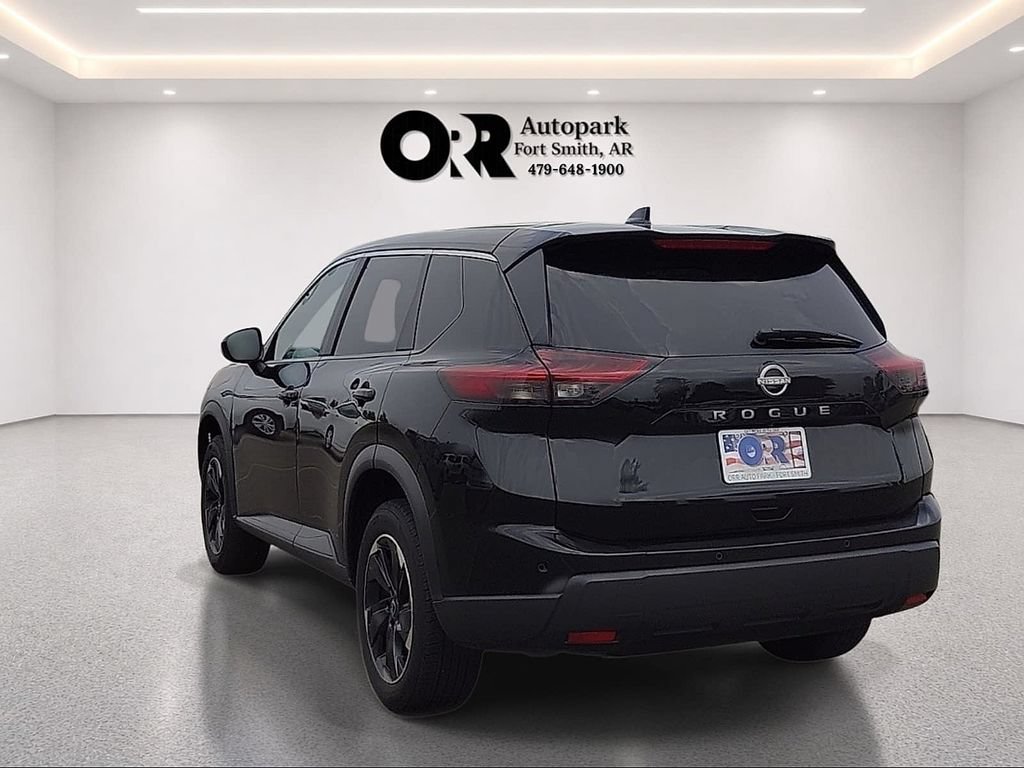 Used 2025 Nissan Rogue SV FWD image 4