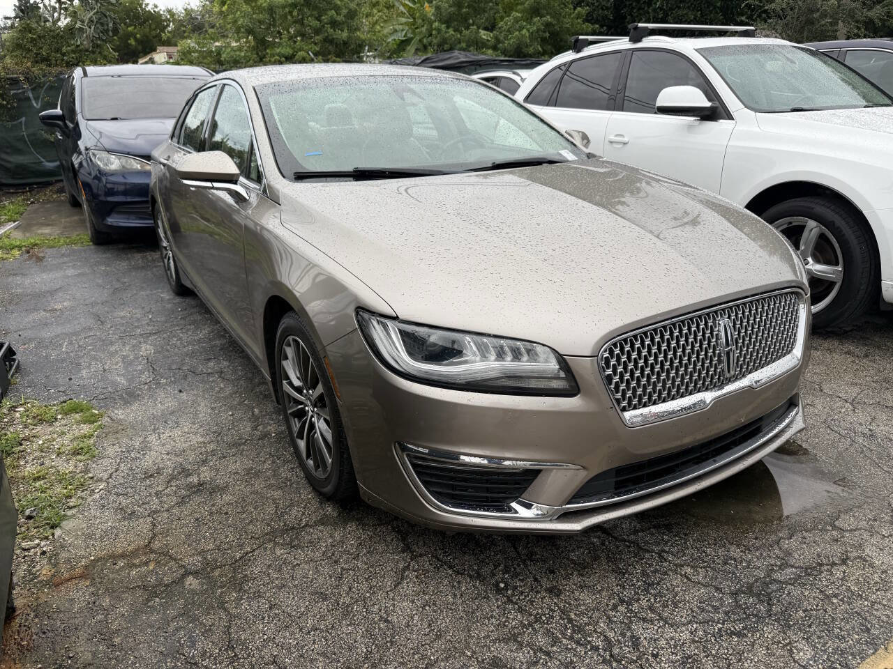 Used 2019 Lincoln MKZ Premiere image 3