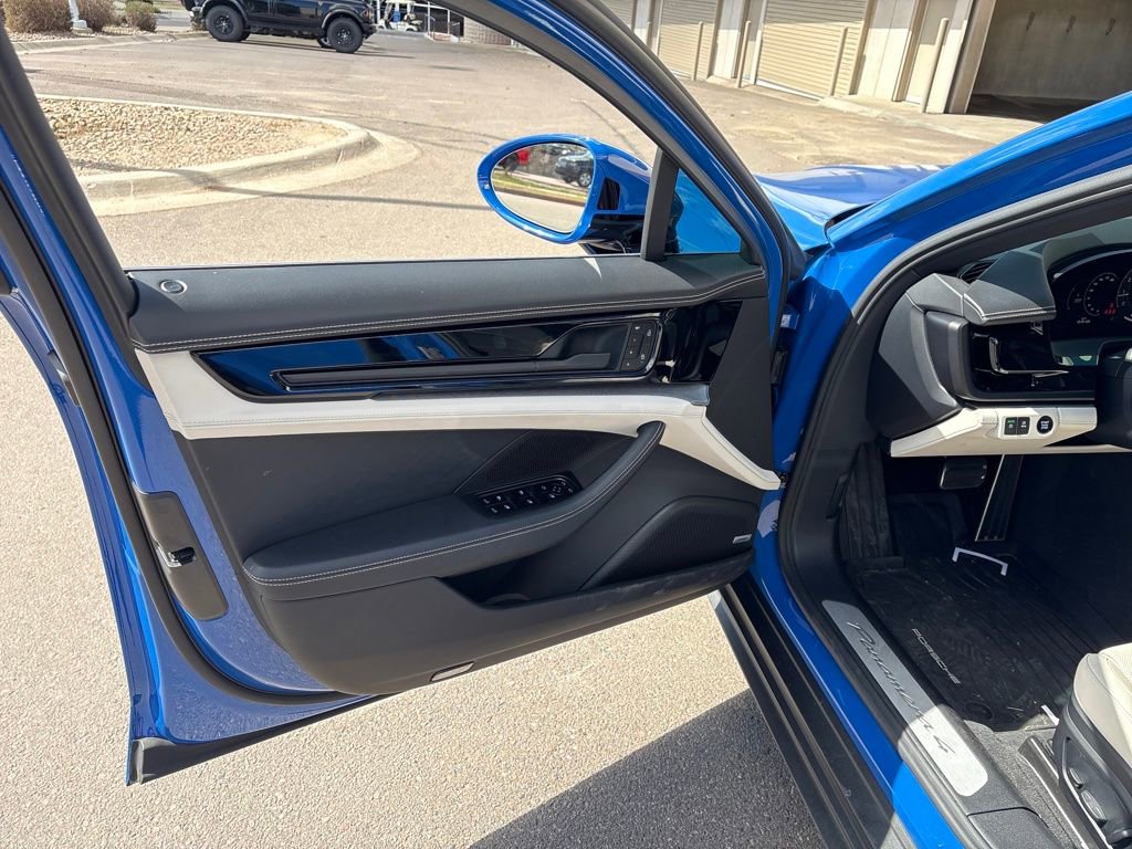 Used 2024 Porsche Panamera 4 image 11