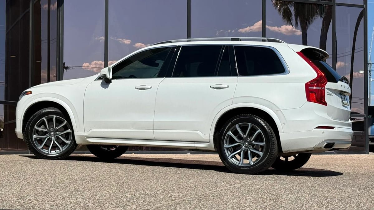 Used 2018 Volvo XC90 T6 Momentum w/ Convenience Package AWD/4WD image 6