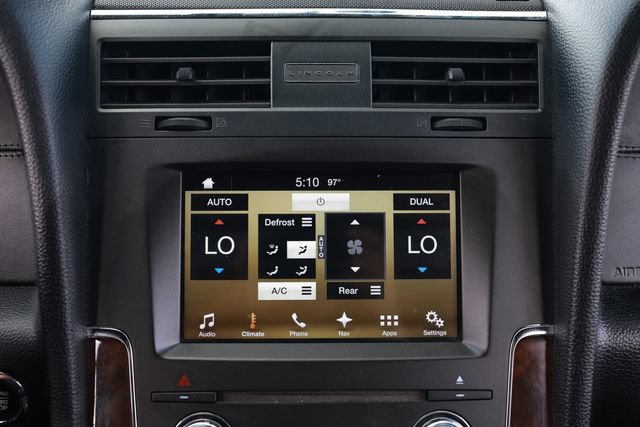 Used 2016 Lincoln Navigator Select RWD image 39
