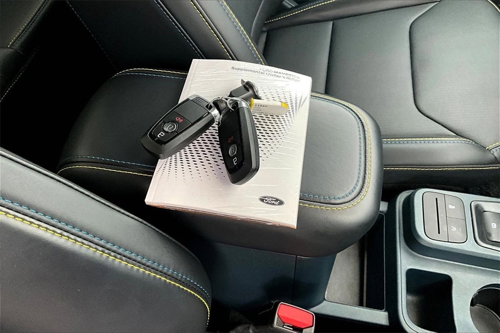 Used 2025 Ford Maverick Lobo image 15