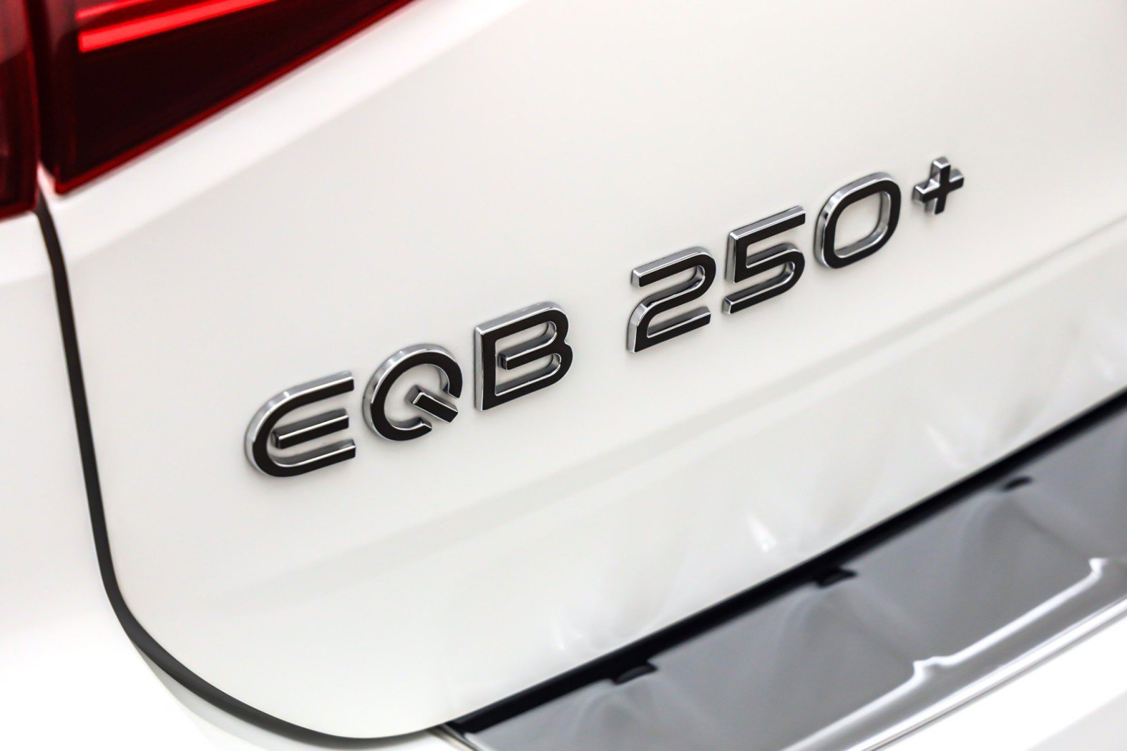 Used 2023 Mercedes-Benz EQB 250+ image 10