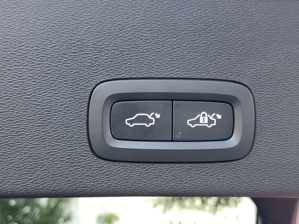 Certified 2023 Volvo C40 P8 Recharge Plus w/ Climate Package AWD/4WD image 10