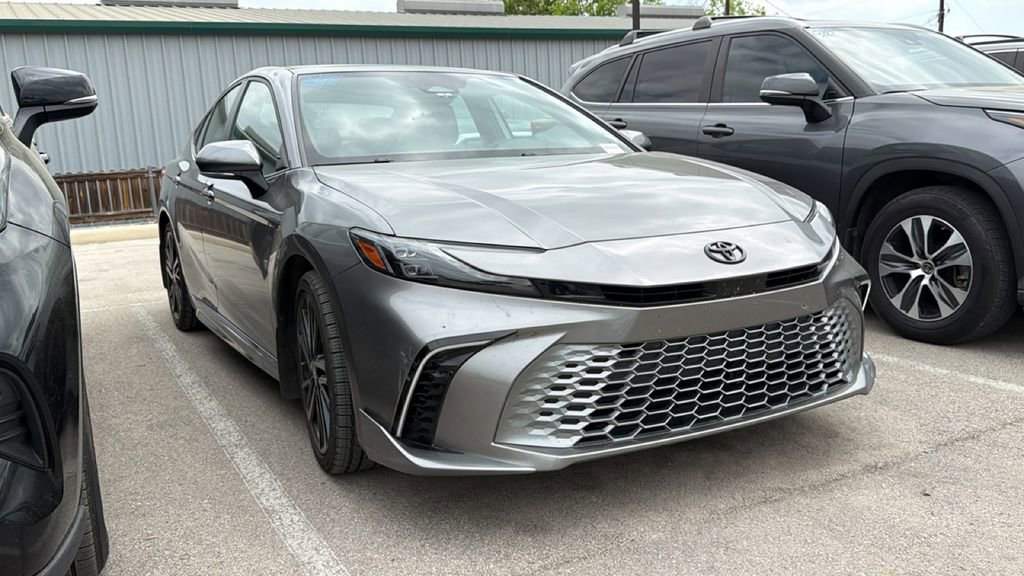 Used 2025 Toyota Camry XSE image 3