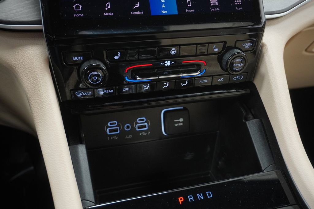 Certified 2024 Jeep Grand Cherokee Limited w/ Black Appearance Package image 35
