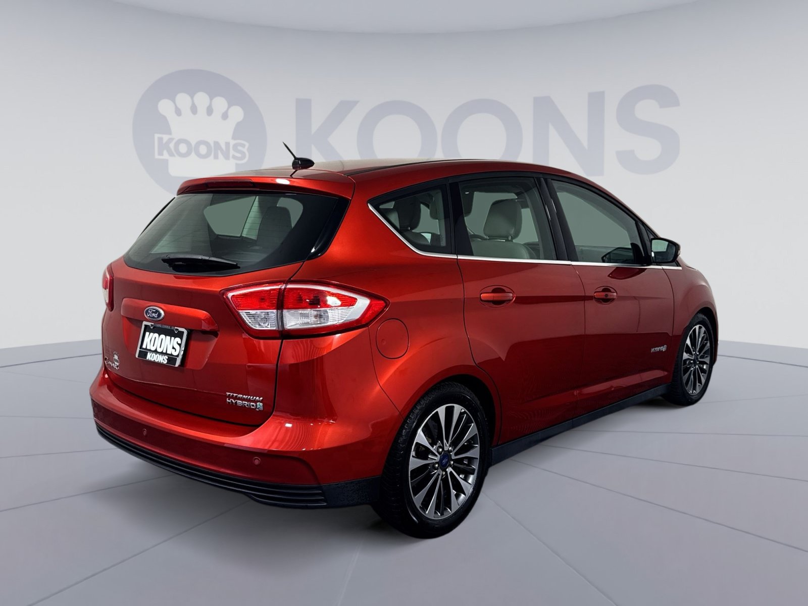 Used 2018 Ford C-MAX Titanium w/ Equipment Group 301A FWD image 7