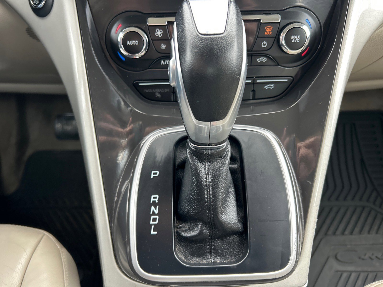 Used 2016 Ford C-MAX Energi SEL w/ Equipment Group 301A image 29