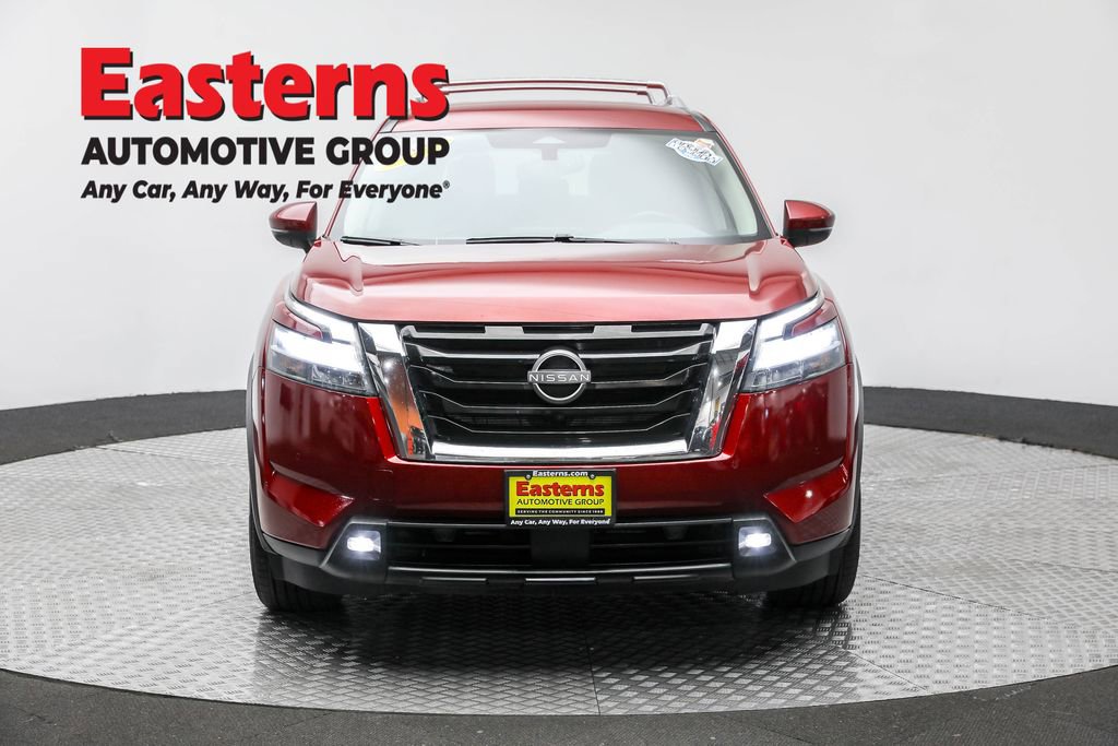 Used 2022 Nissan Pathfinder SL image 2