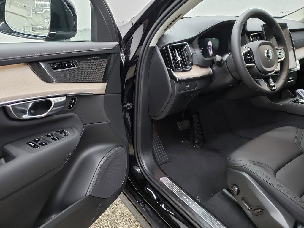 New 2026 Volvo XC90 B6 Plus w/ Protection Package Premier AWD/4WD image 6