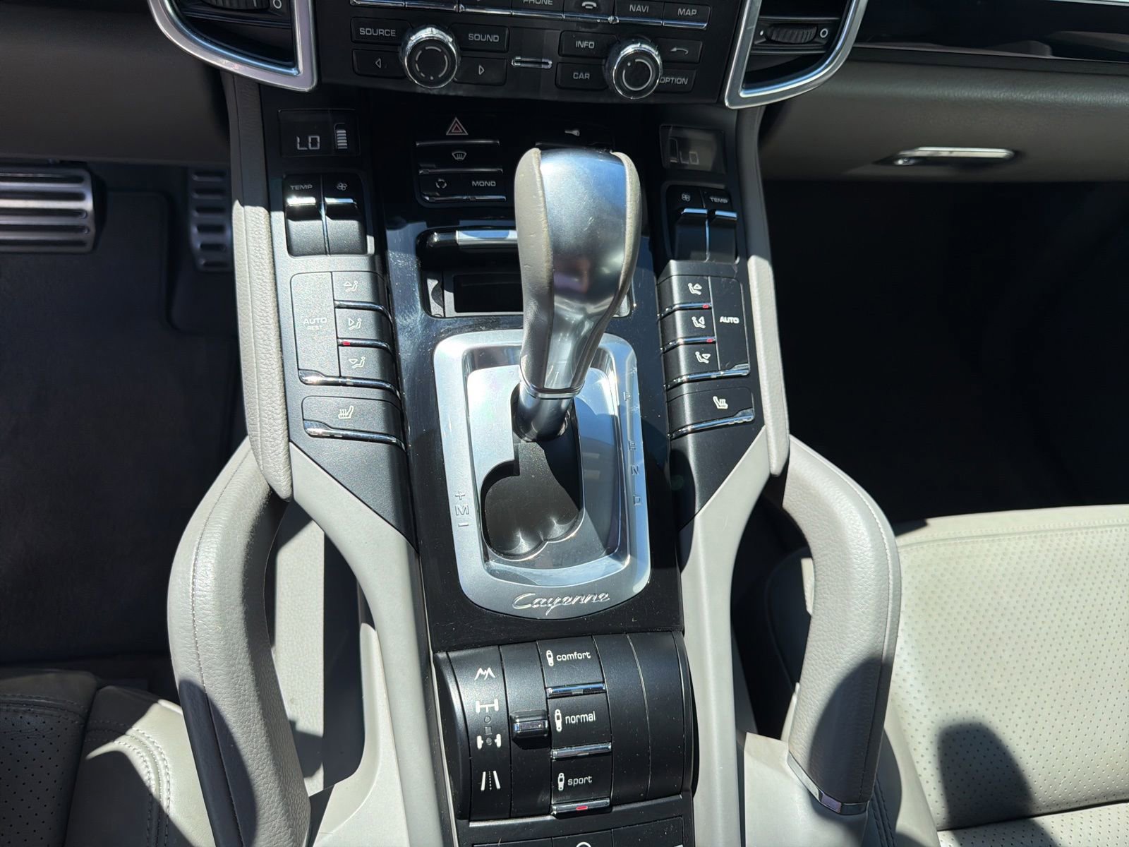 Used 2012 Porsche Cayenne S AWD/4WD image 25