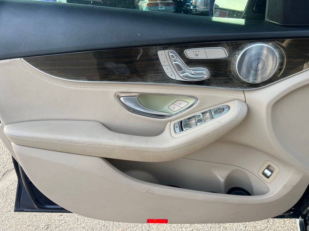 Used 2016 Mercedes-Benz C 300 4MATIC Sedan image 31