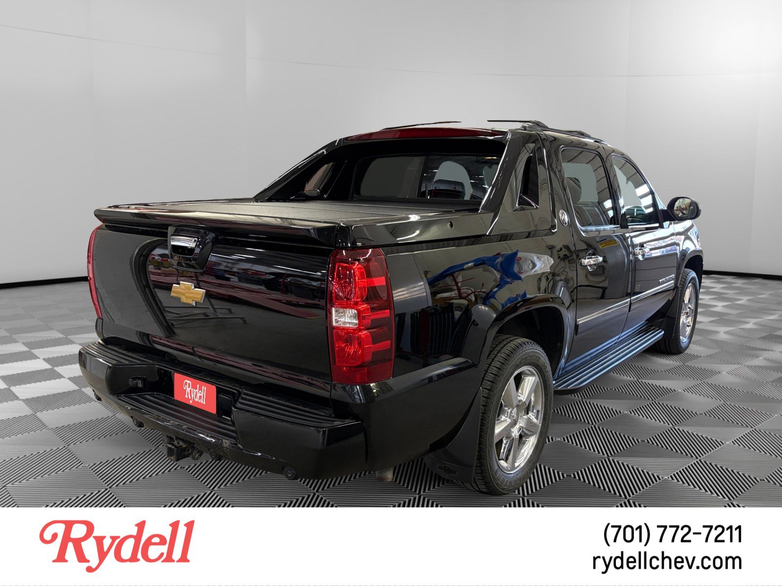 Used 2013 Chevrolet Avalanche LTZ AWD/4WD image 3