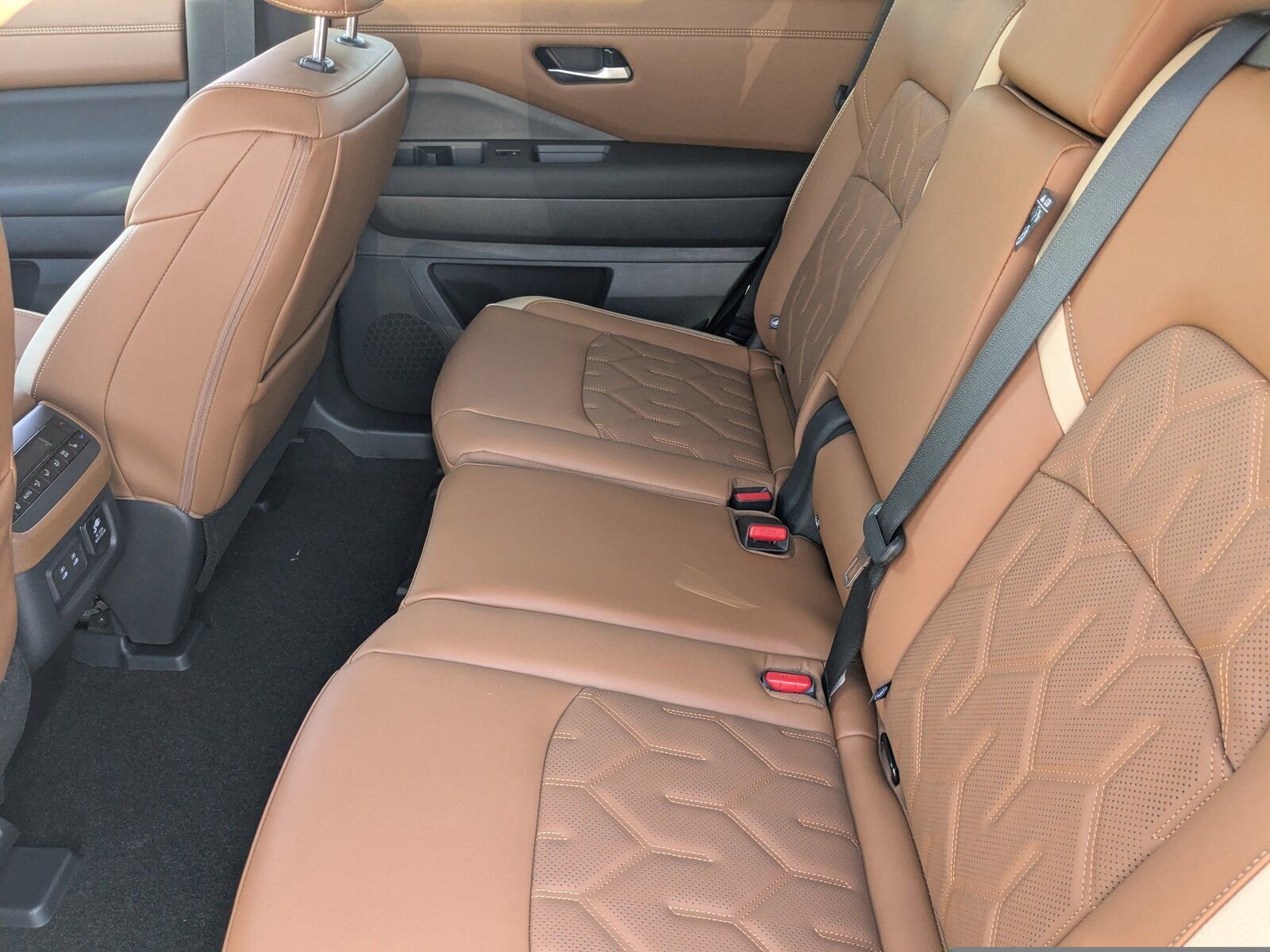 New 2026 Nissan Pathfinder Platinum FWD image 25