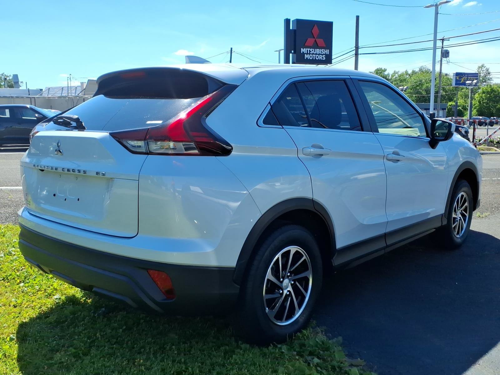 Used 2022 Mitsubishi Eclipse Cross ES AWD/4WD image 2