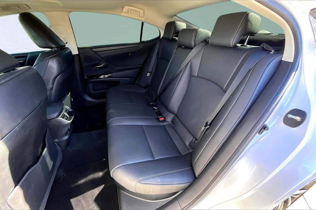 Used 2022 Lexus ES 300h w/ Premium Package image 27