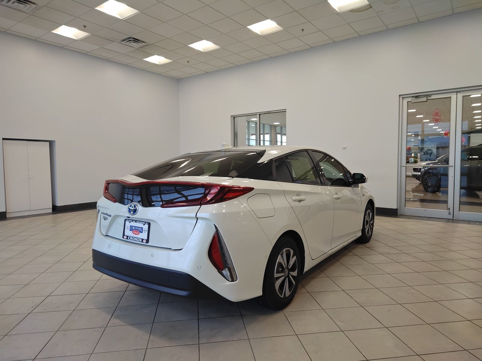 Used 2019 Toyota Prius Prime Advanced image 2
