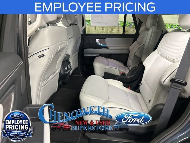 New 2026 Ford Expedition Platinum w/ Platinum Ultimate Package AWD/4WD image 18