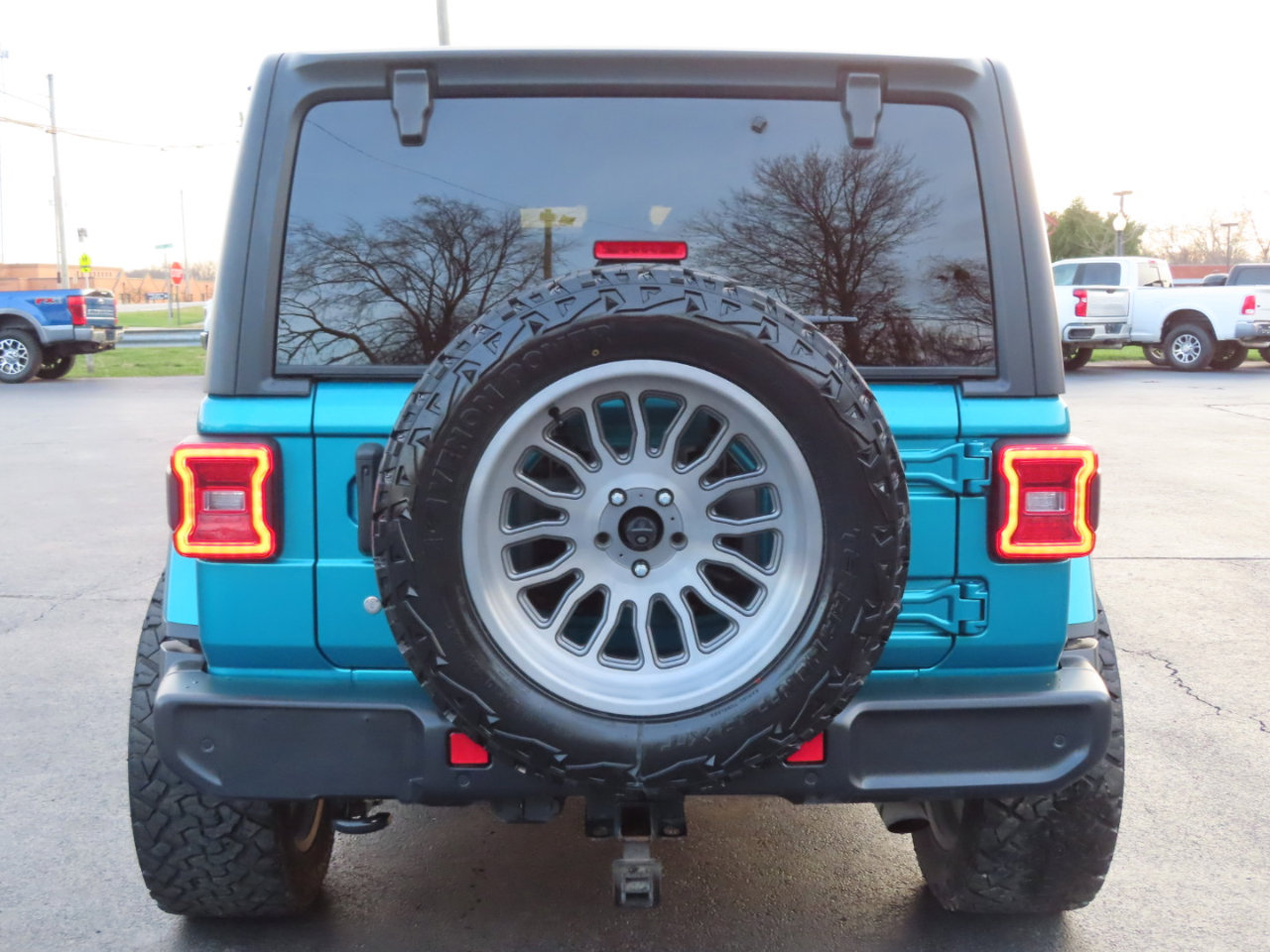 Used 2019 Jeep Wrangler Unlimited Sahara image 5