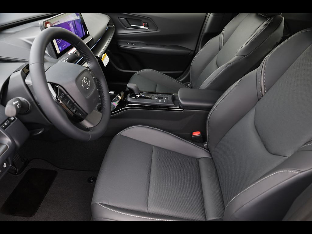 New 2026 Toyota Prius Plug-In Hybrid FWD image 9