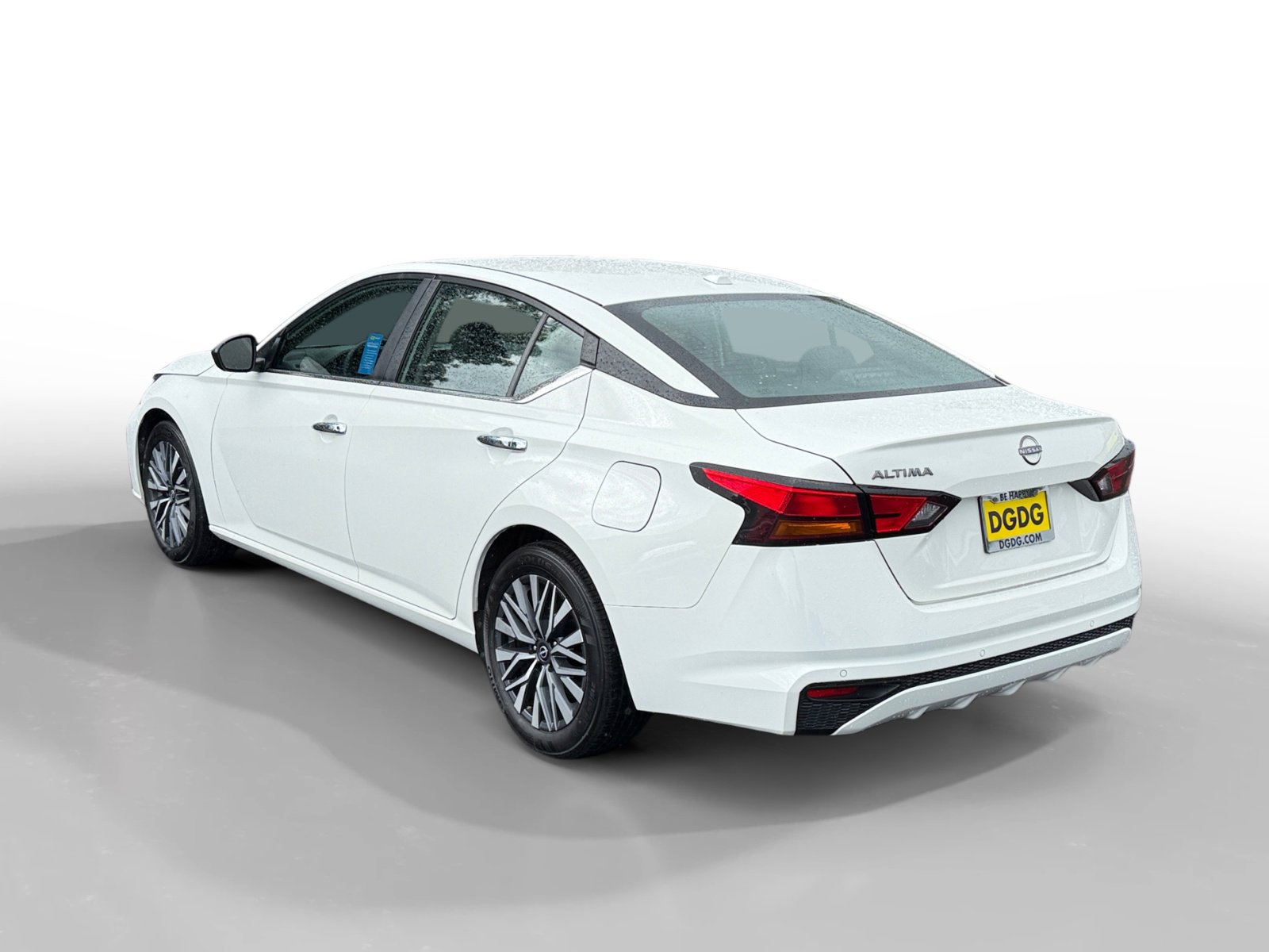 Used 2025 Nissan Altima 2.5 SV FWD image 3