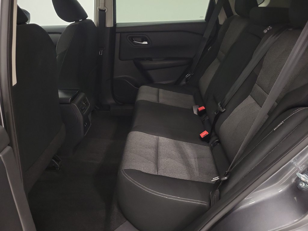 Used 2025 Nissan Rogue SV AWD/4WD image 22