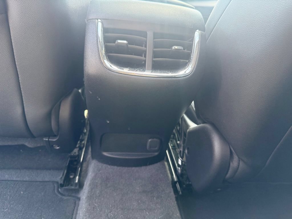 Used 2019 Chevrolet Malibu LT w/ Leather Package FWD image 30