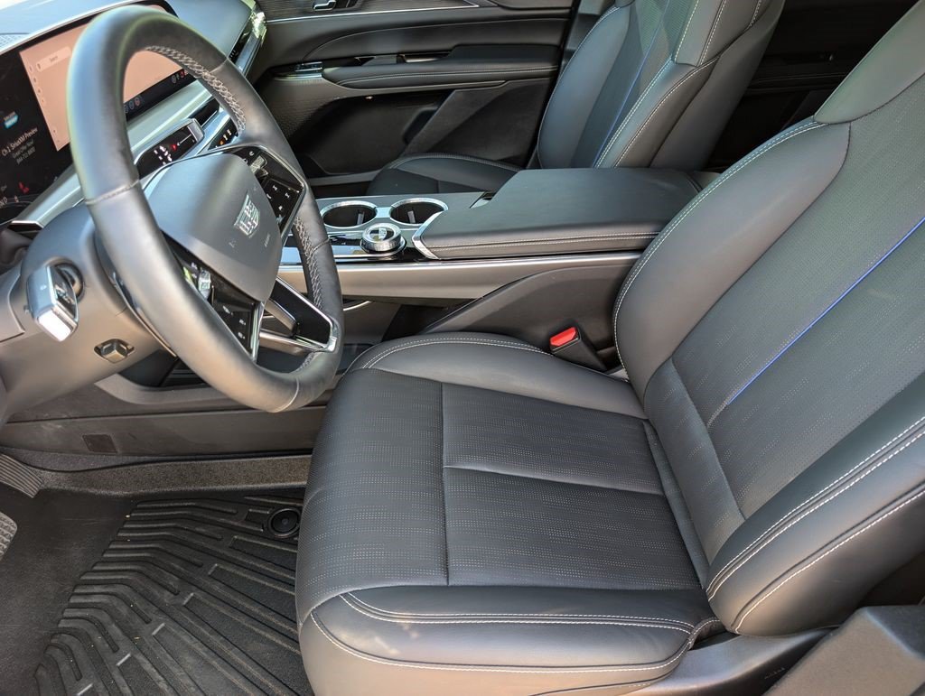Certified 2024 Cadillac Lyriq Luxury AWD/4WD image 11