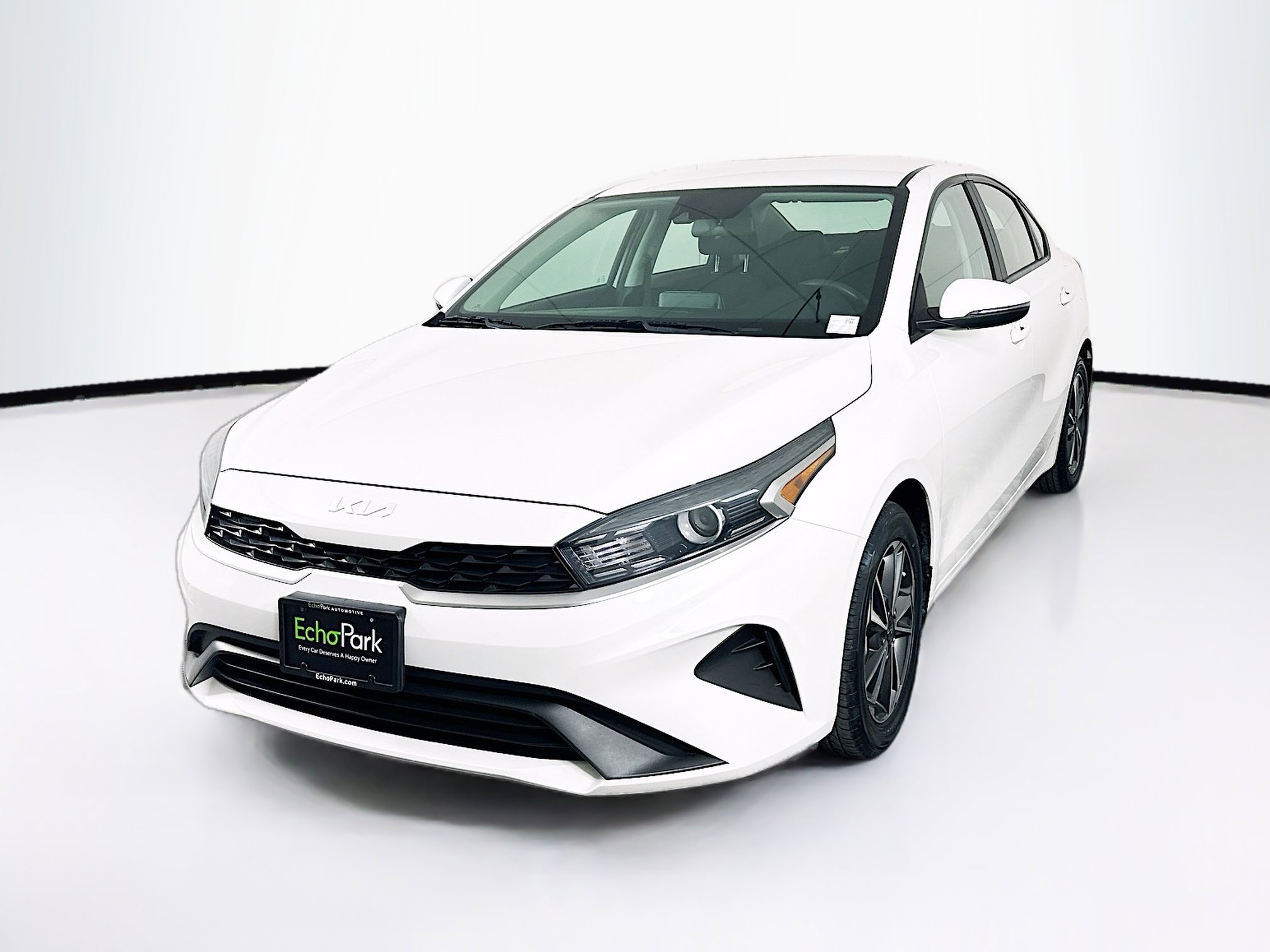 Used 2022 Kia Forte LXS w/ LXS Technology Package image 3