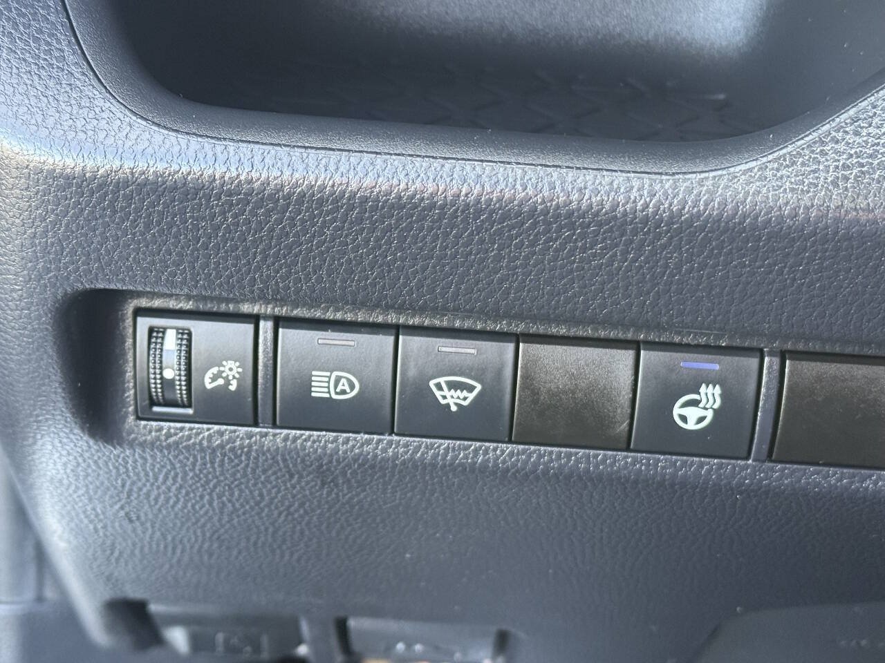 Used 2021 Toyota RAV4 XLE w/ XLE Grade Weather Package AWD/4WD image 14